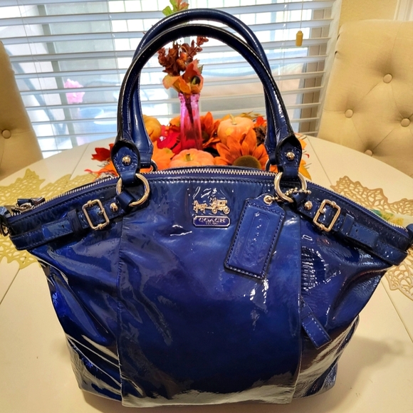 **RARE AND IMPOSSIBLE TO FIND** Cobalt Patent Coach Lindsay - Picture 4 of 11